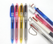日本製極細ニードル２色ボールペンへはフィギア取付可能
